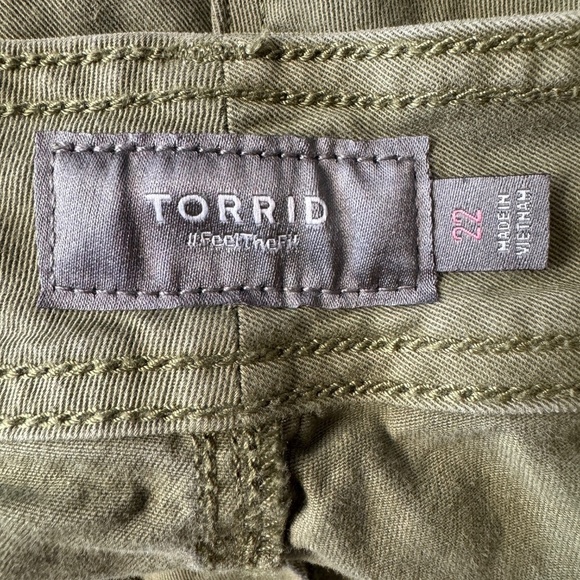 Torrid Women's High-Rise Army Green Chino Cropped Pants Size 22 Pockets‎ - Picture 6 of 13